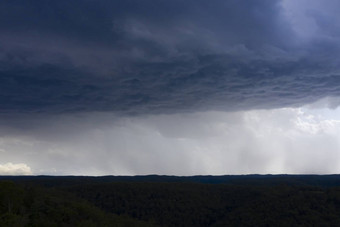 严重的雷雨雨更大的悉尼盆地
