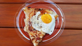 蛋培根早餐披萨板