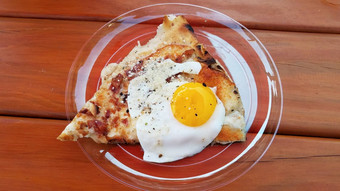 蛋培根早餐披萨板