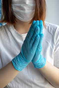 手蓝色的保护手套医疗面具脸冠状病毒概念新冠病毒