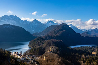 全景视图巴伐利亚阿尔卑斯山脉湖著名的呵呵