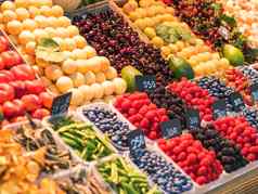 水果站市场出售新鲜的异国情调的当地的水果