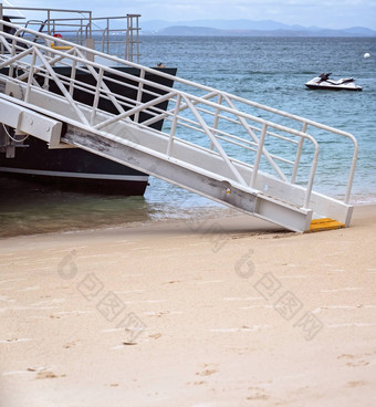 斜坡船桑迪海滩启用乘客下车