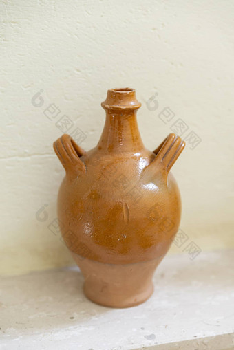古老的Terracotta<strong>瓦罐</strong>液体