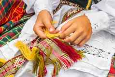 立陶宛国家衣服点缀女孩穿着传统的