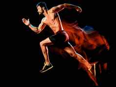 袒胸肌肉发达的男人。跑步者运行慢跑者慢跑孤立的黑色的背景