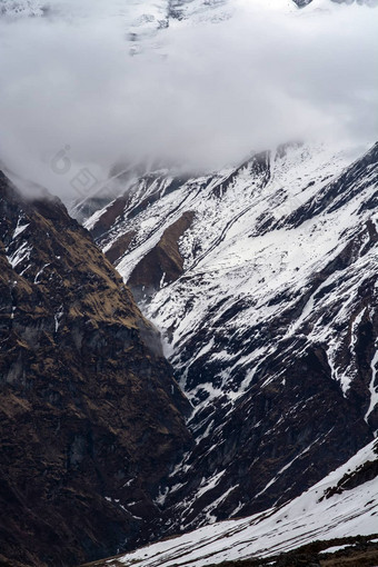 山雪云雾喜马拉雅山脉尼泊尔