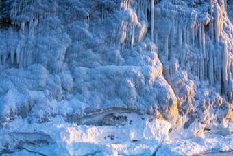 蓝色的冰钟乳石悬崖冬天季节西伯利亚俄罗斯