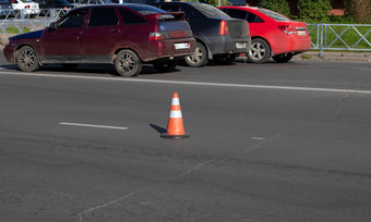 橙色交通锥路路径路作品绕道危险的部分路巷道维修