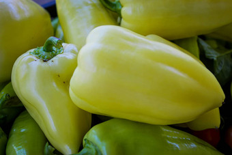 新鲜选蔬菜类型辣椒大黄色的辣椒有机蔬菜种植花园