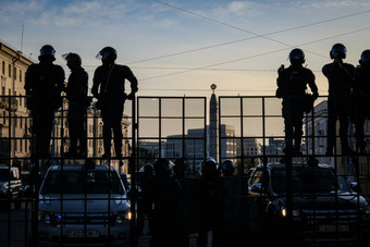 明斯克白俄罗斯9月<strong>防暴警察</strong>阻塞路抗议者水大炮笼子里盾牌