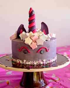 紫色的粉红色的独角兽生日蛋糕