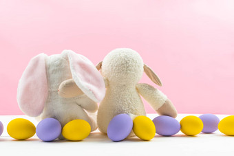 复活节一天兔子兔子拥抱兔子朋友装饰