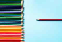 领导业务概念红色的颜色铅笔引领演讲