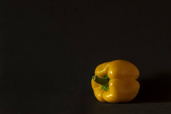肖像黄色的胡椒