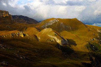 视图高山山秋天