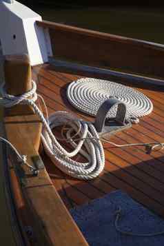 绳子螺旋木船甲板航行船