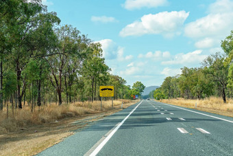 司机<strong>乏力</strong>崩溃区标志长直澳大利亚高速公路