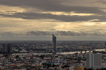 美丽的城市视图曼谷雨日落创建