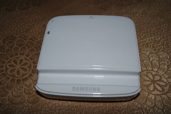 白色彩色的电池<strong>充电</strong>盒子电子设备移动电话