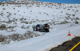 漂移车航空公司预告片卡车冬天路雪路