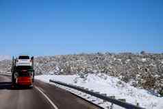 预告片传输汽车高速公路冬天路雪景观