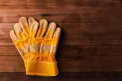 黄色的安全保护手套