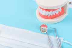 焦点白色健康的牙齿镜子牙科设备勇气