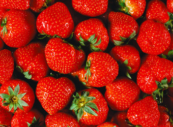 大数量成熟的红色的草莓纹理<strong>背</strong>景