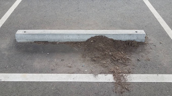 水泥抑制碎片停车空间沥青