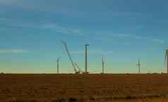 电风涡轮风车安装风涡轮蓝色的天空