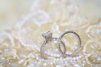 钻石婚礼订婚环
