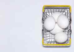 新鲜的鸡蛋购物车购物采购食物交付概念复制空间