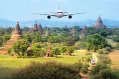 前面真正的飞机飞机宝塔日落蒲甘缅甸