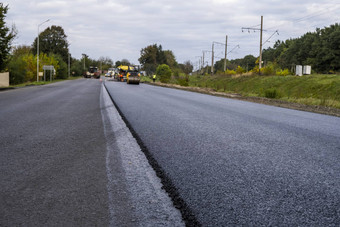 沥青路辊重振动辊压实<strong>机</strong>新闻热沥青巷道路建设网站重振动辊沥青人行道上工作修复