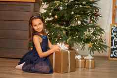 快乐童年圣诞节魔法仙女演讲女孩梦想开放圣诞老人的现在圣诞节