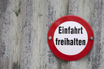 信息标志德国单词车道上弗莱哈尔滕翻译网关清晰的英语语言