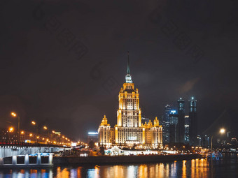 莫斯科俄罗斯11月晚上视图酒店乌克兰雷迪森集合莫斯科河embanment