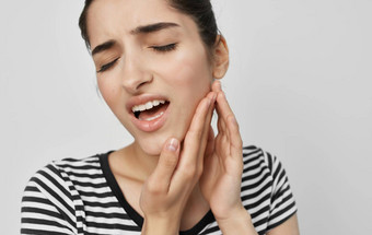 女人持有脸健康问题牙齿疼痛医学
