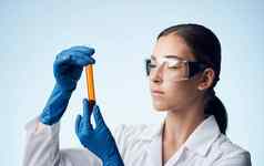 女人液体瓶实验室研究化学元素文件夹文档