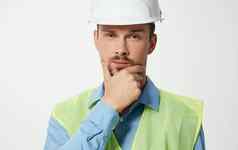 建设工人白色头盔绿色反光背心