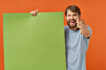 情感男人。衬衫绿色模型海报演讲市场营销