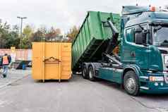 卡车加载容器浪费回收中心