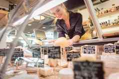 商店职员女人排序奶酪超市显示