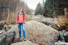 女人徒步旅行石头河金桥梁vitosha保加利亚