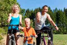 家庭骑自行车体育运动