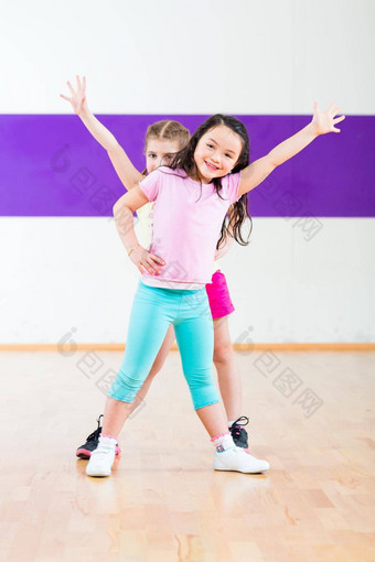 孩子们火车健身跳舞学校