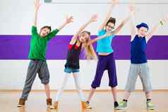 孩子们火车尊巴健身跳舞学校
