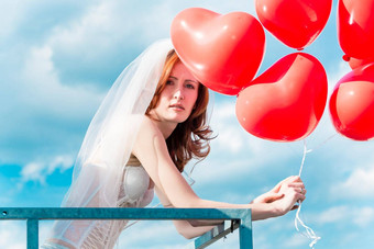 新娘红色的气球阳台内衣