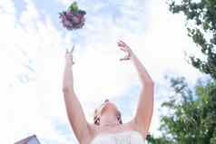 新娘扔花花束婚礼
